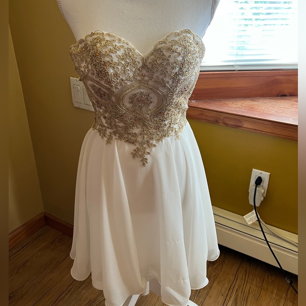 JUNIOR IVORY/GOLD DRESS
